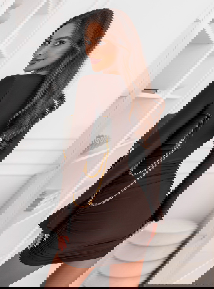 Czekoladowa dopasowana sukienka z...