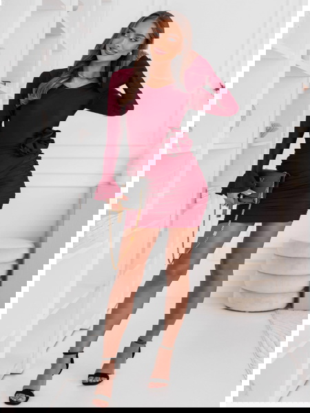 Bordowa dopasowana sukienka...