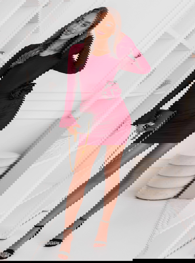 Bordowa dopasowana sukienka z ozdobną...