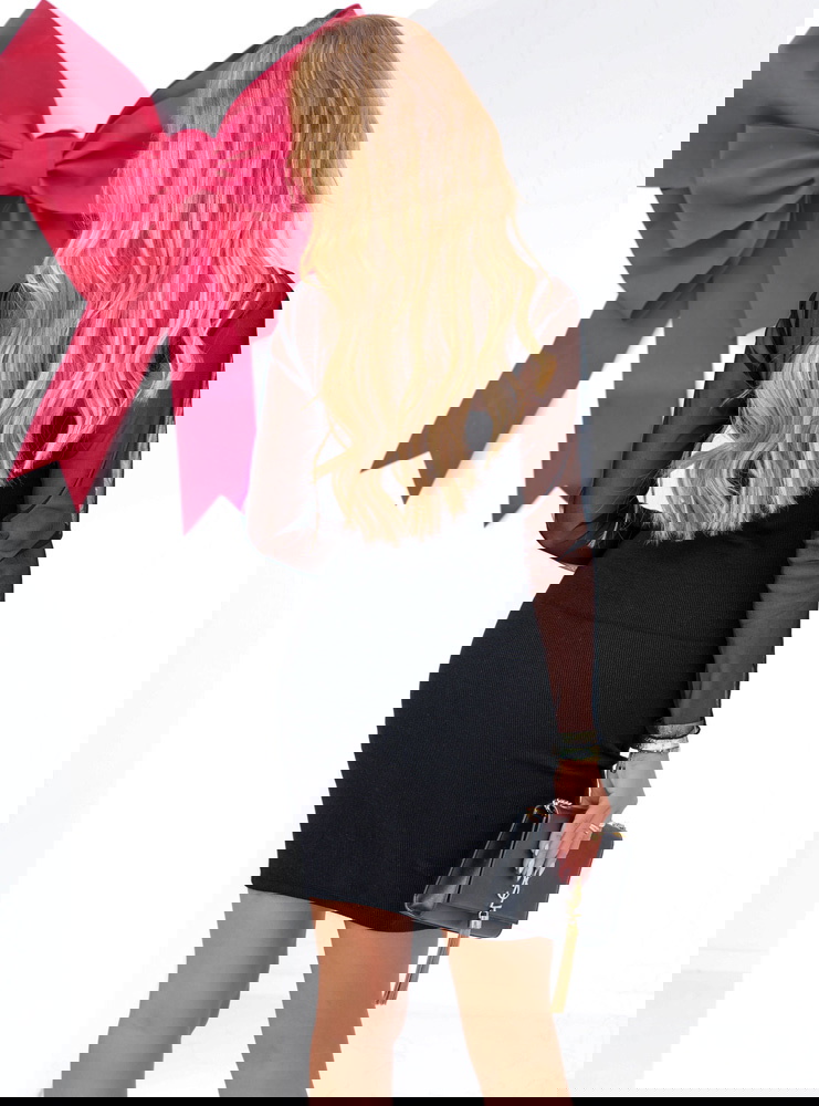 Czarna prążkowana sukienka z...