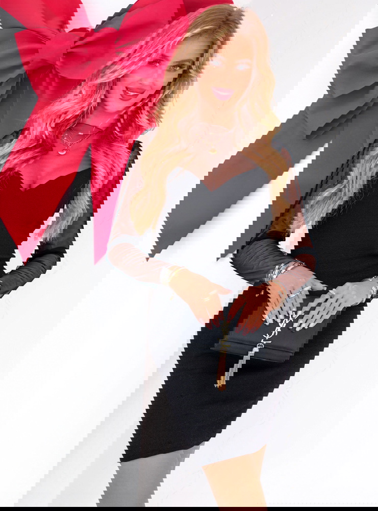 Czarna prążkowana sukienka z...