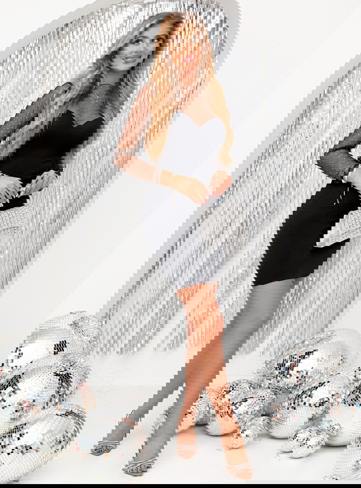 Czarna prążkowana sukienka z...