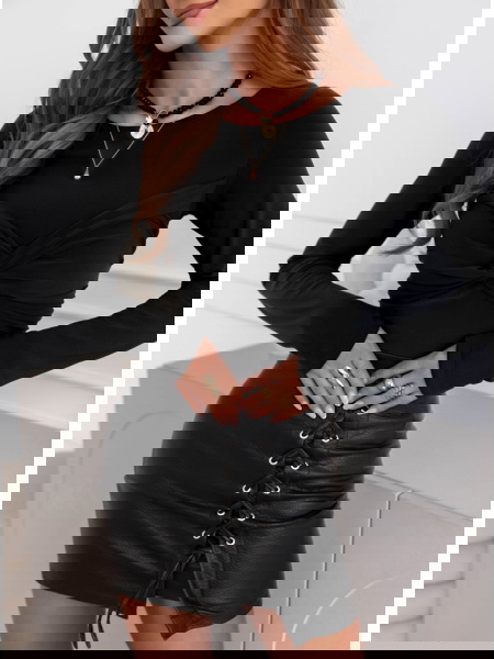 Czarna dopasowana bluzka... 2