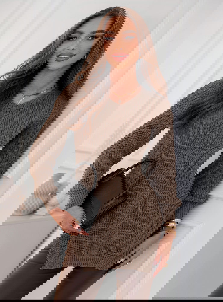 Czekoladowy sweter z ozdobnym splotem...