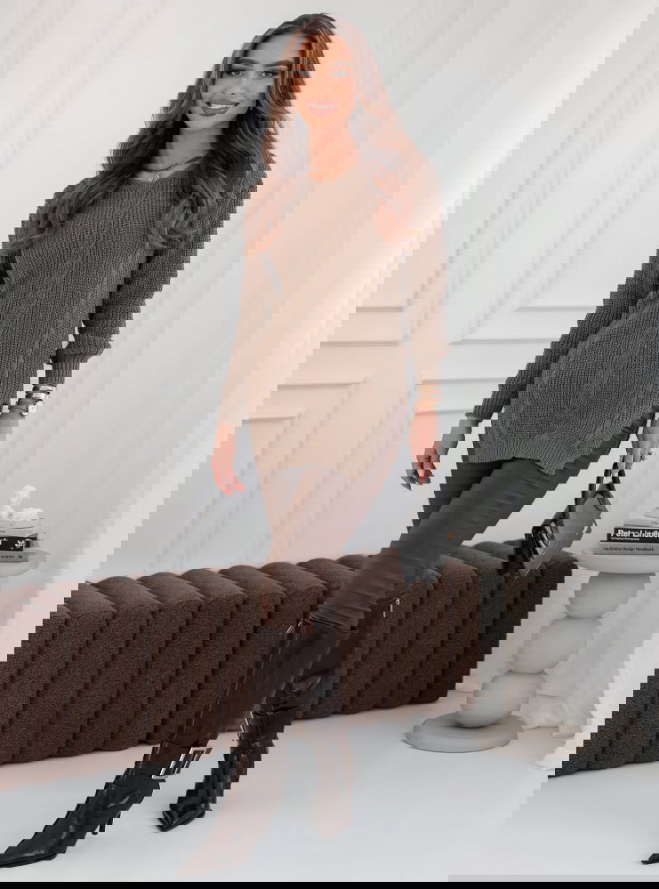 Czekoladowy sweter z ozdobnym splotem...