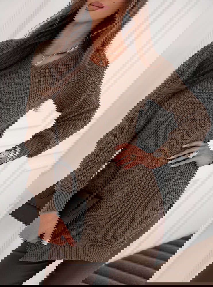 Czekoladowy sweter z ozdobnym splotem...