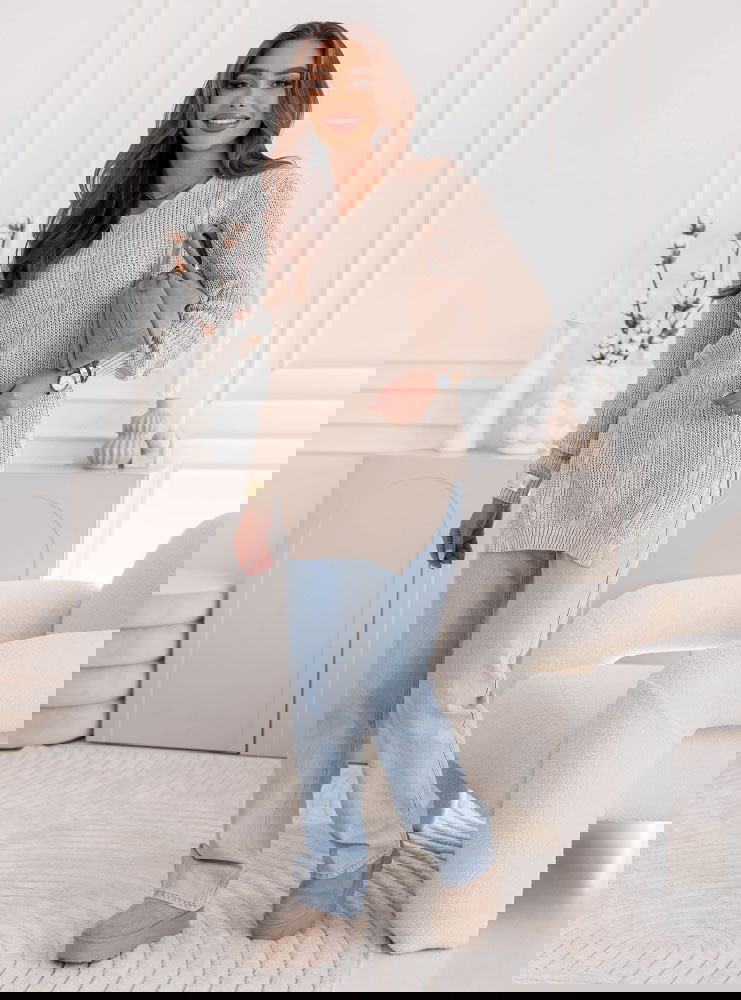 Beżowy sweter z ozdobnym splotem Mikkah