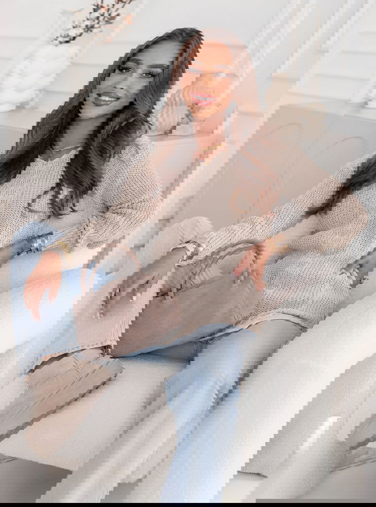 Beżowy sweter z ozdobnym splotem Mikkah