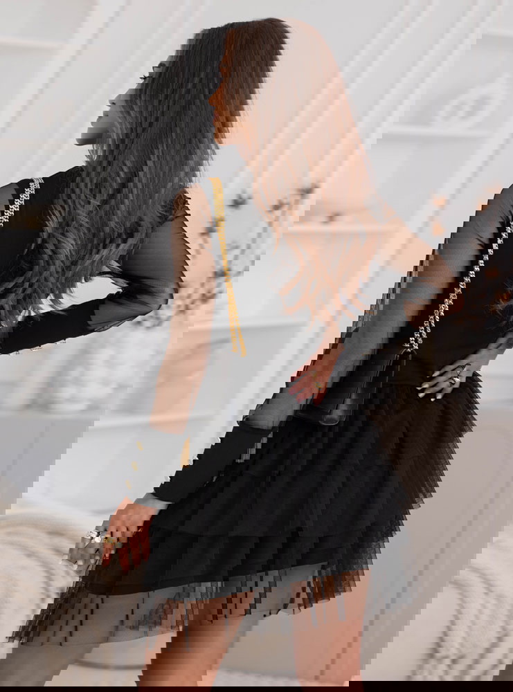 Czarna rozkloszowana sukienka z...