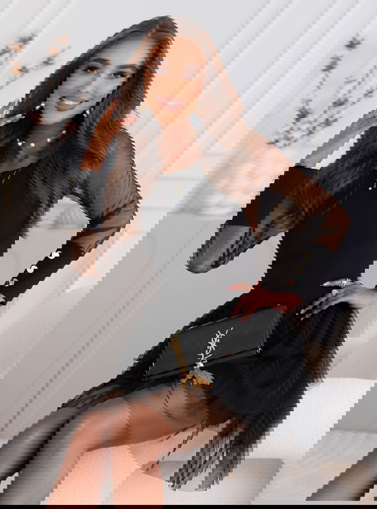 Czarna rozkloszowana sukienka z...