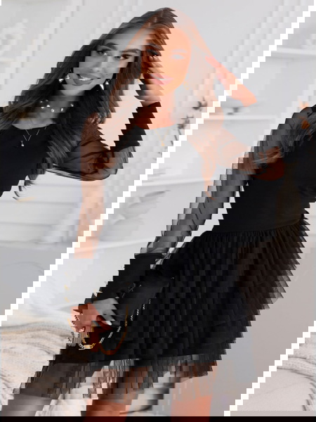 Czarna rozkloszowana...