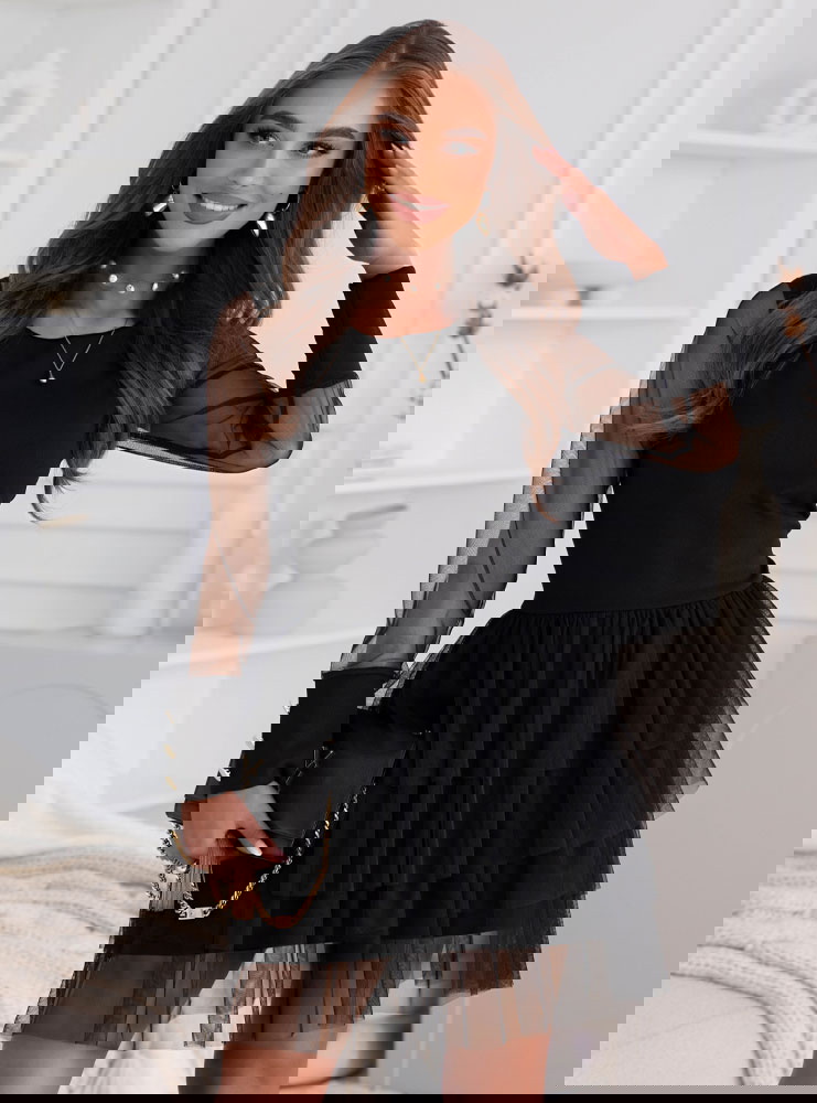 Czarna rozkloszowana sukienka z...