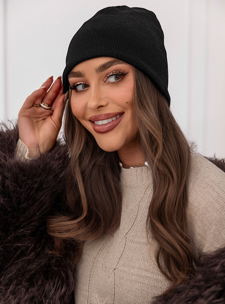 Czarna prążkowana czapka Robiin