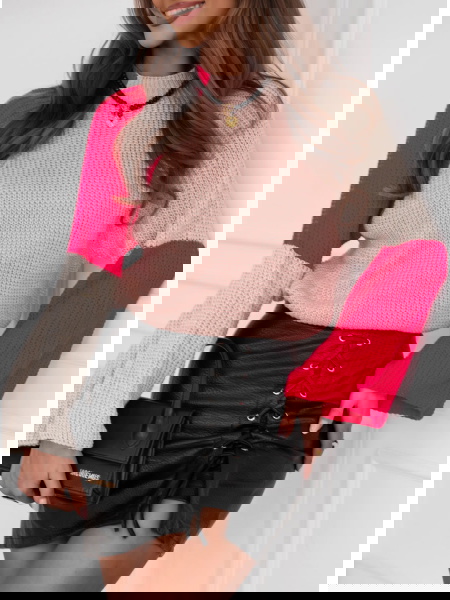 Pudrowy sweter z szerokimi...