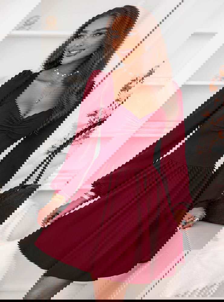 Bordowa sukienka z marszczeniem na...