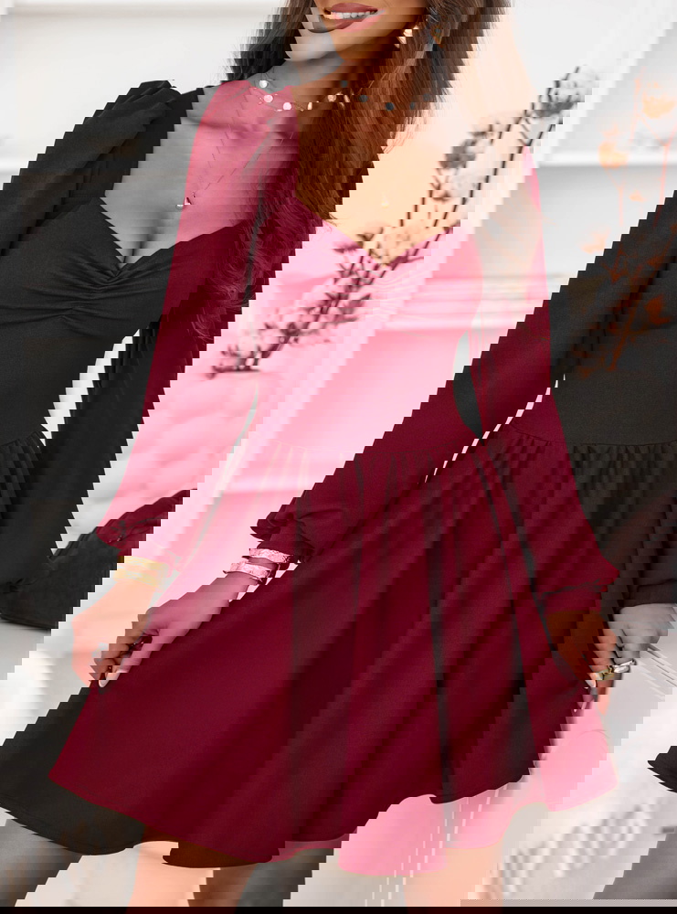 Bordowa sukienka z marszczeniem na...