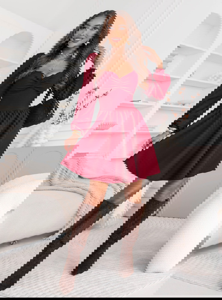 Bordowa sukienka z marszczeniem na...