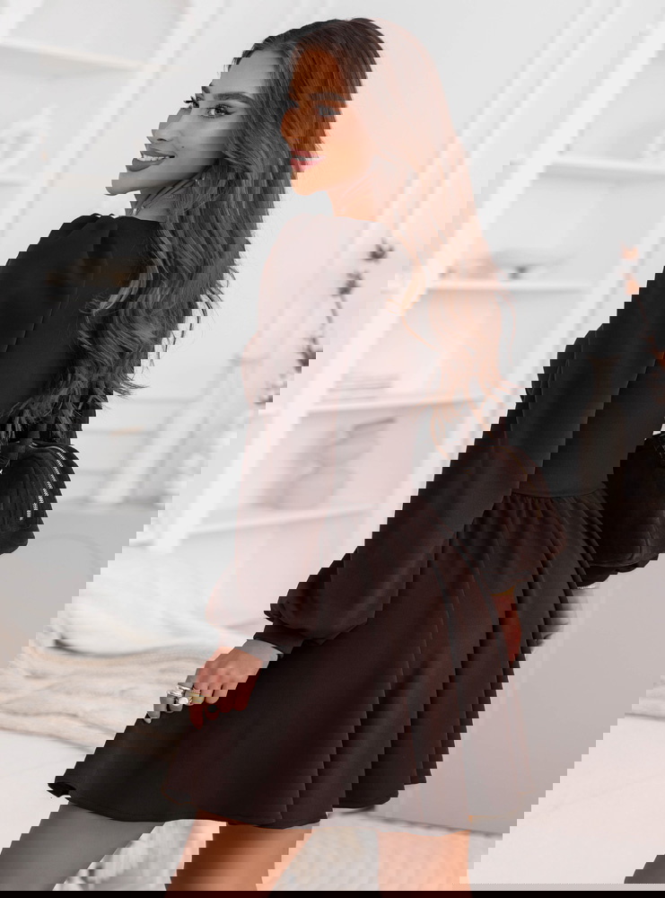 Czekoladowa sukienka z marszczeniem...