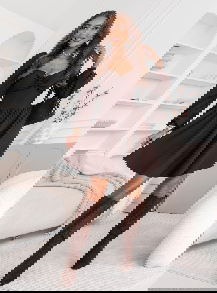 Czekoladowa sukienka z marszczeniem...