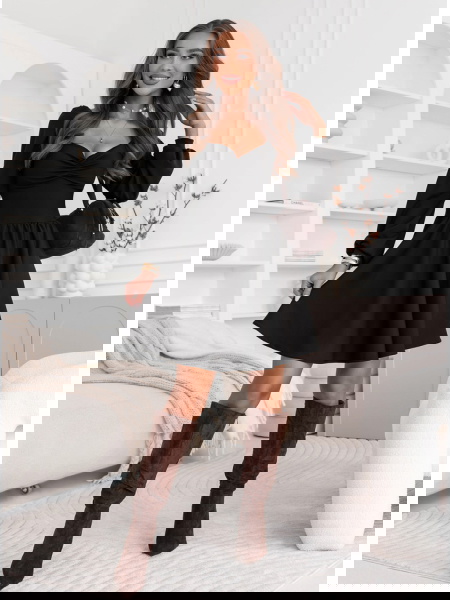 Czarna sukienka z...