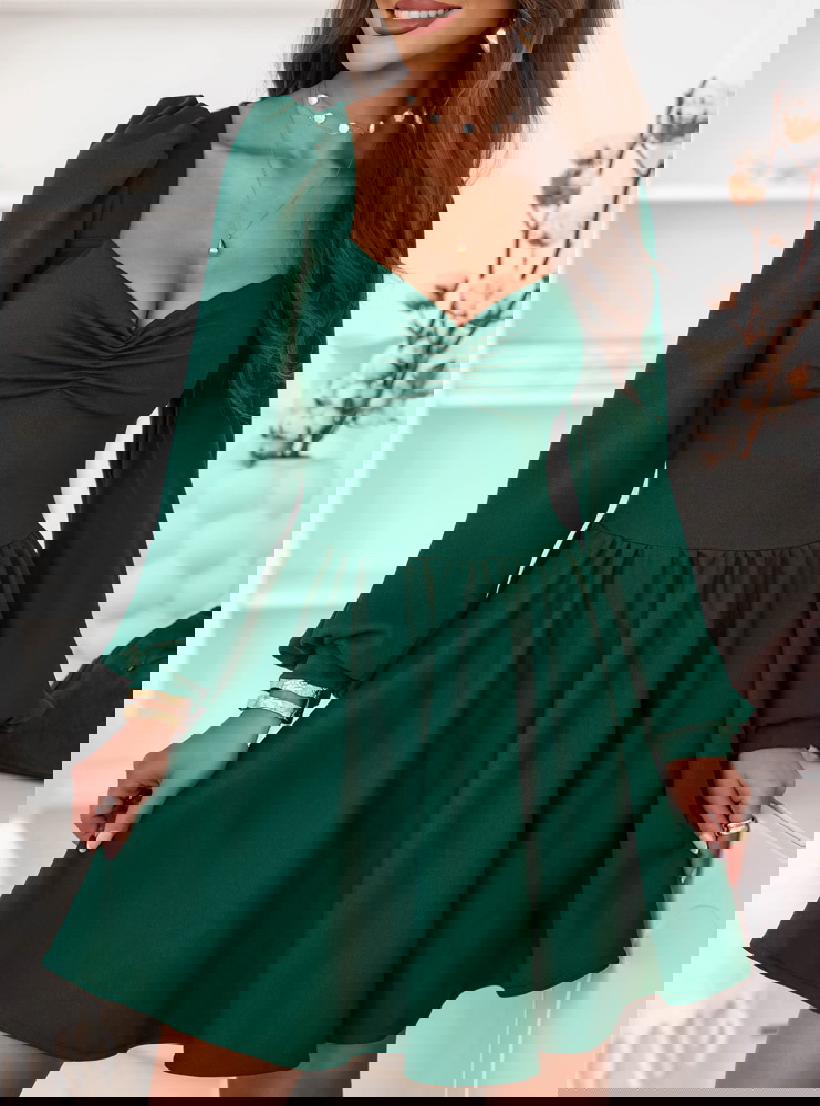 Sukienka z marszczeniem na dekolcie...