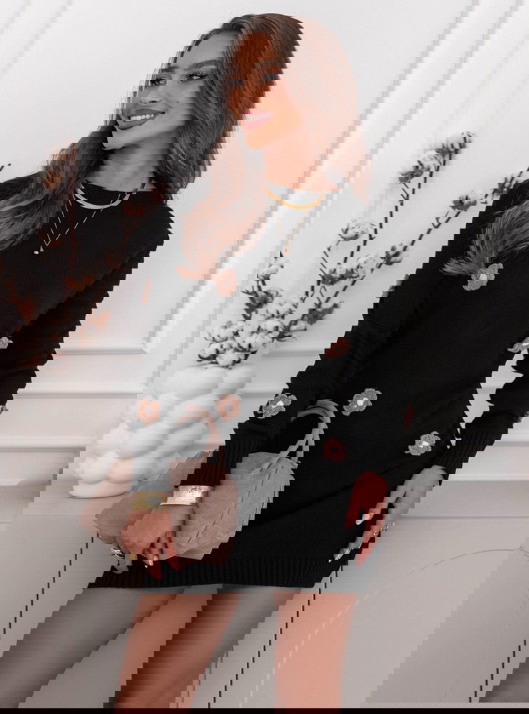 Czarna swetrowa sukienka z ozdobnymi...