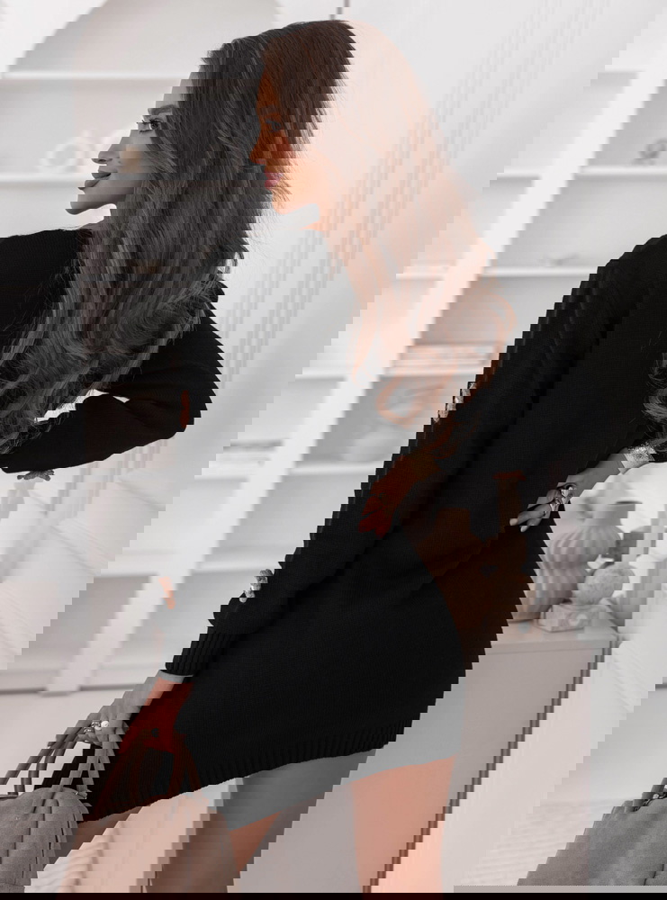 Czarna swetrowa sukienka z ozdobnymi...