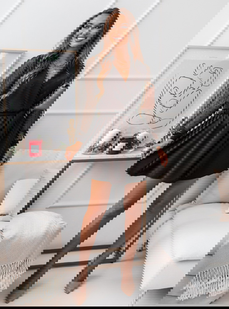 Czekoladowa sukienka z przekładanym...