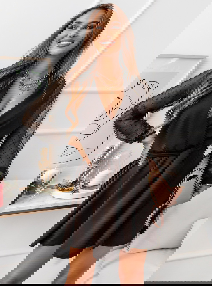 Czekoladowa sukienka z przekładanym...