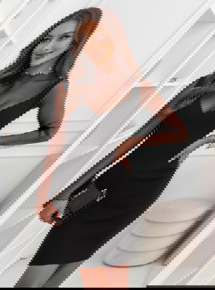 Czarna prążkowana sukienka z...