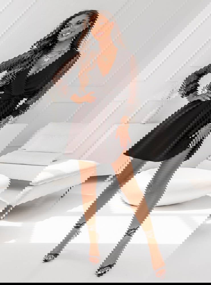 Czekoladowa sukienka z przekładanym...