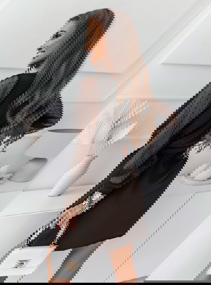 Czekoladowa sukienka z przekładanym...