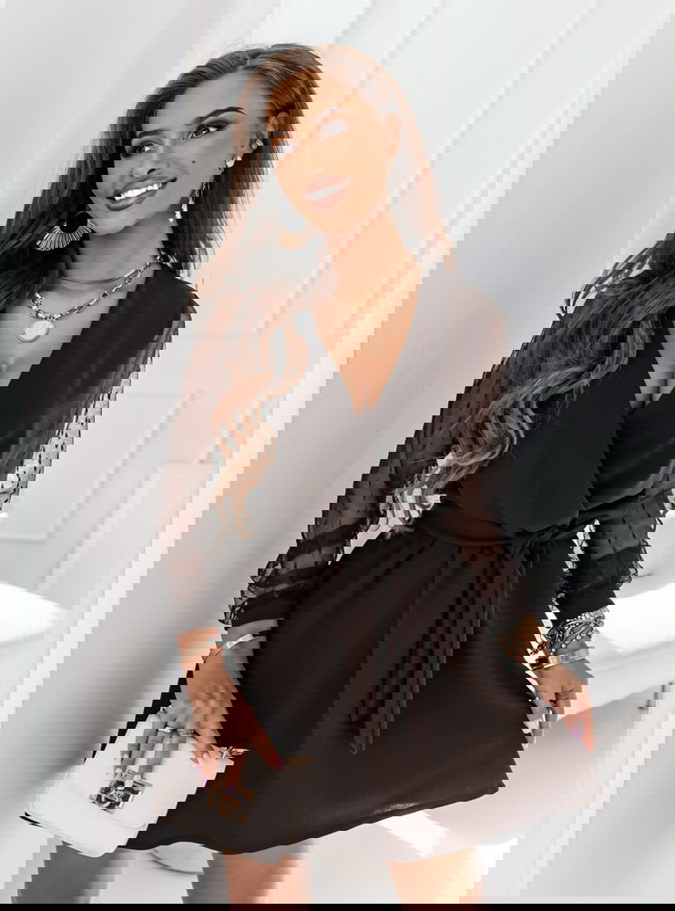 Czekoladowa sukienka z przekładanym...