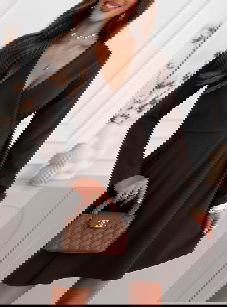 Czekoladowa sukienka z przekładanym...