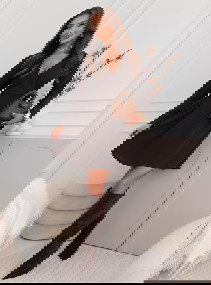 Czekoladowa sukienka z przekładanym...