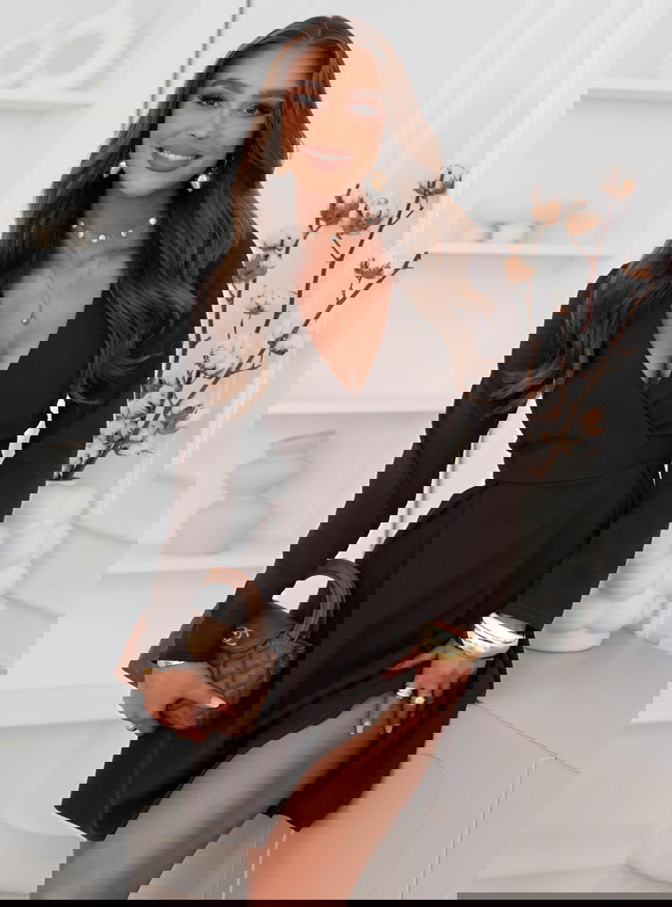 Czekoladowa sukienka z przekładanym dekoltem Kerrington