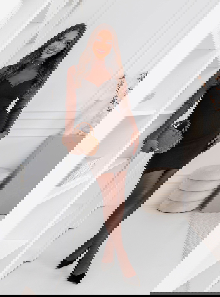 Czekoladowa prążkowana sukienka z...