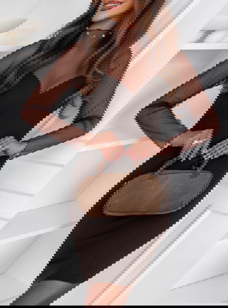 Czekoladowa prążkowana sukienka z...