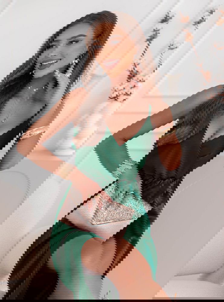 Sukienka satynowa maxi na ramiączkach...