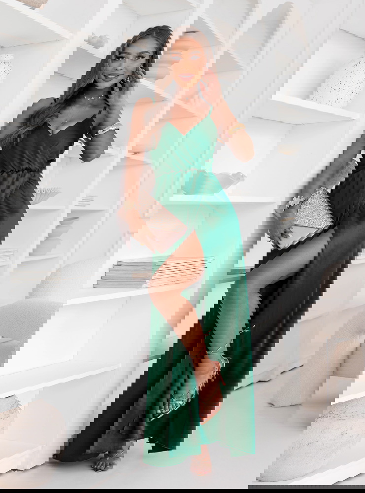 Sukienka satynowa maxi na ramiączkach...