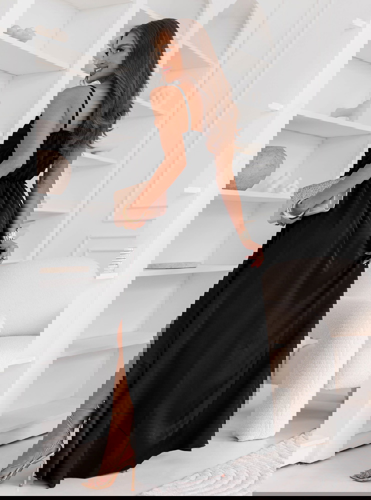 Czarna sukienka satynowa maxi na...