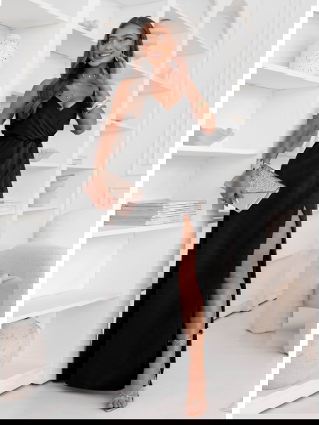 Czarna sukienka satynowa...