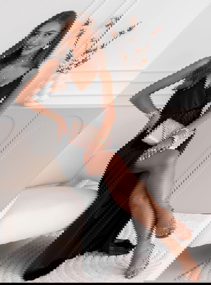 Czarna sukienka satynowa maxi na...