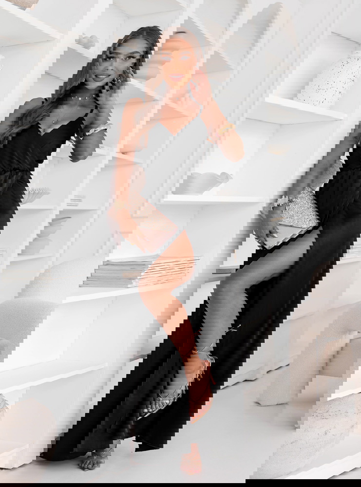 Czarna sukienka satynowa maxi na...