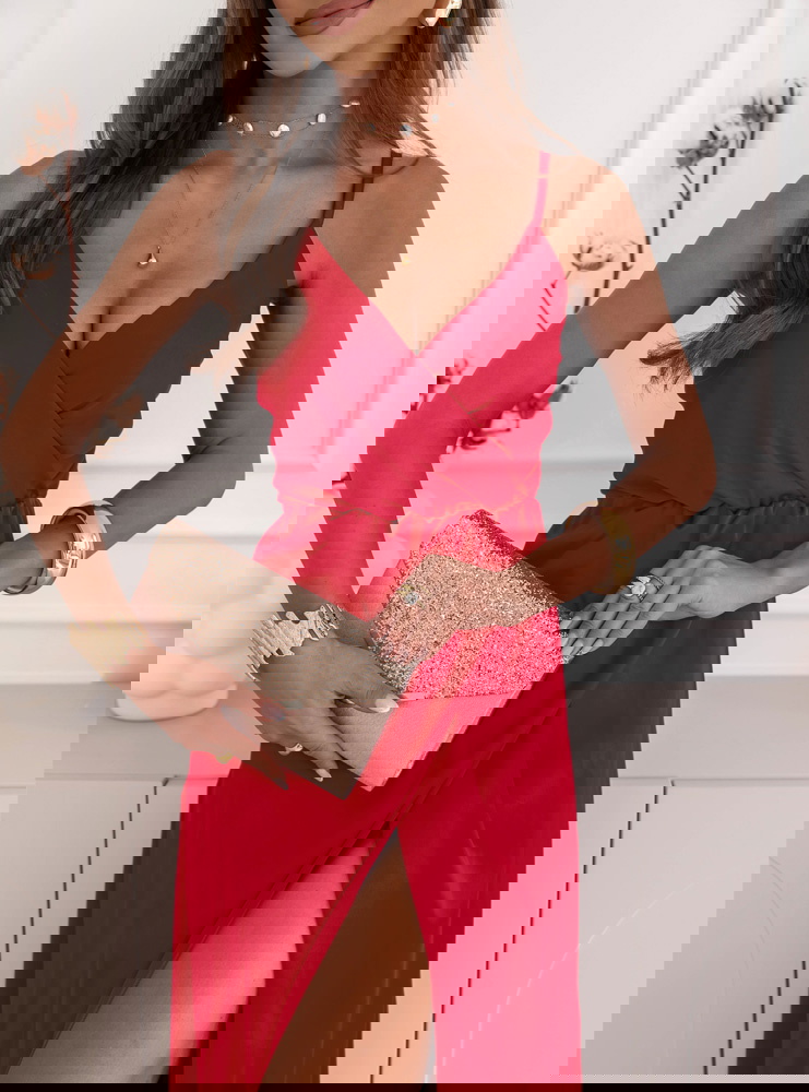 Malinowa sukienka satynowa maxi na...