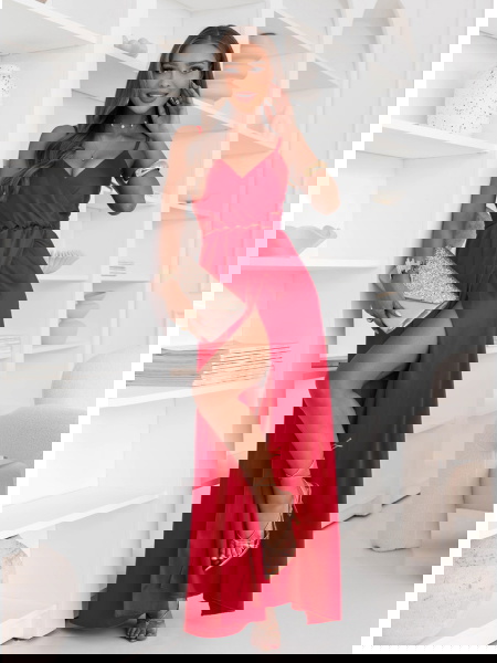 Malinowa sukienka satynowa...