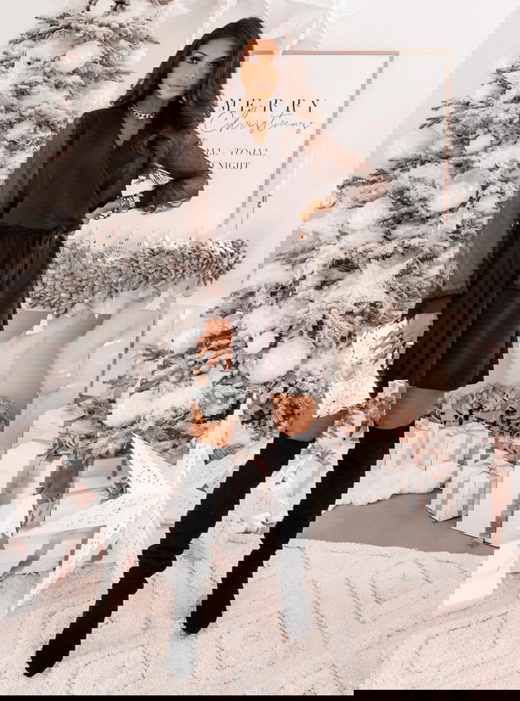 Czekoladowa sukienka z przekładanym...