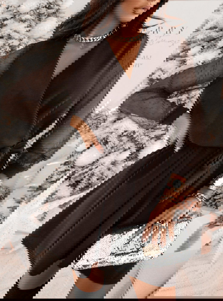 Czekoladowa sukienka z przekładanym...