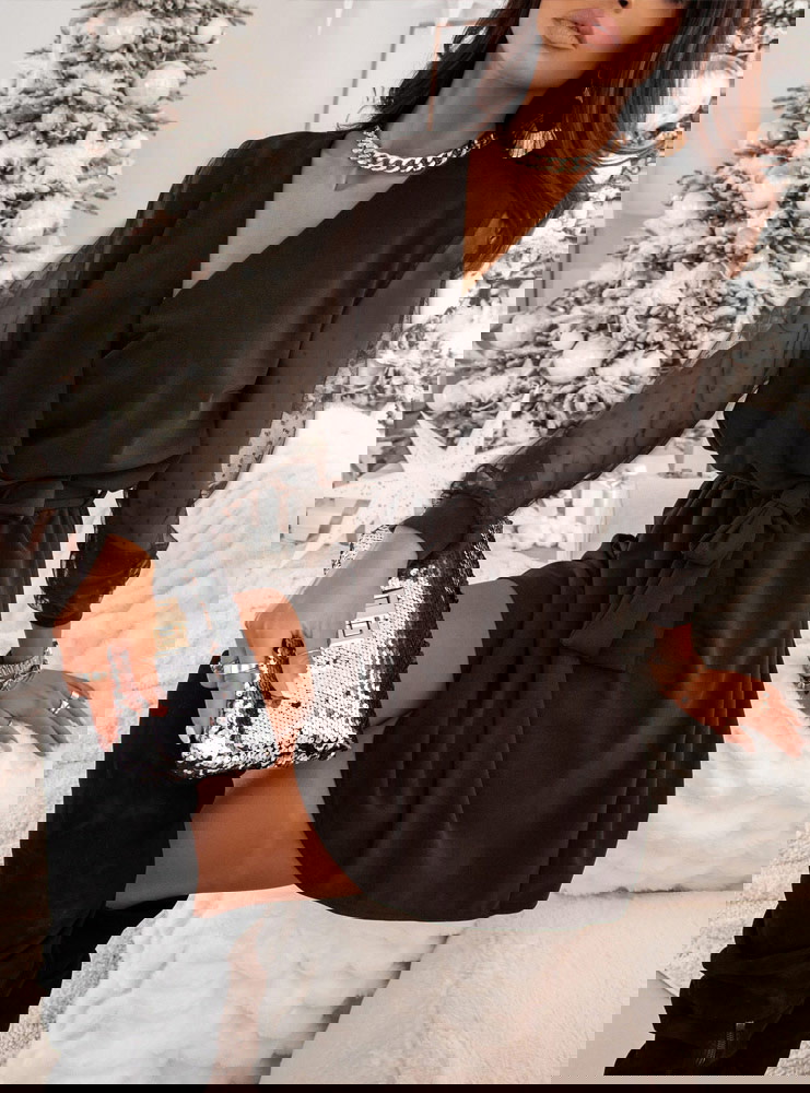 Czekoladowa sukienka z przekładanym...