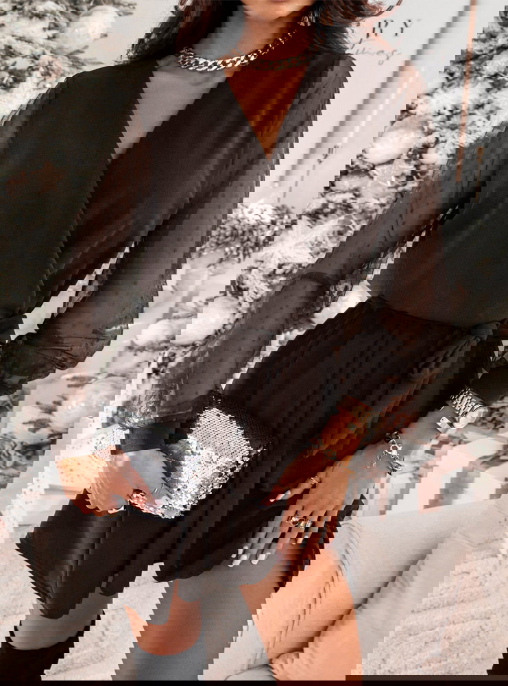 Czekoladowa sukienka z przekładanym...